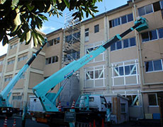 高所作業車による打診調査